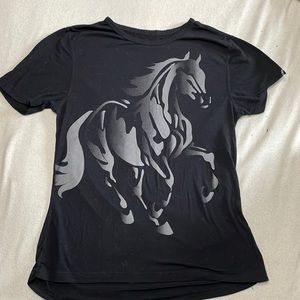 Women’s Kerrits short sleeve t-shirt.